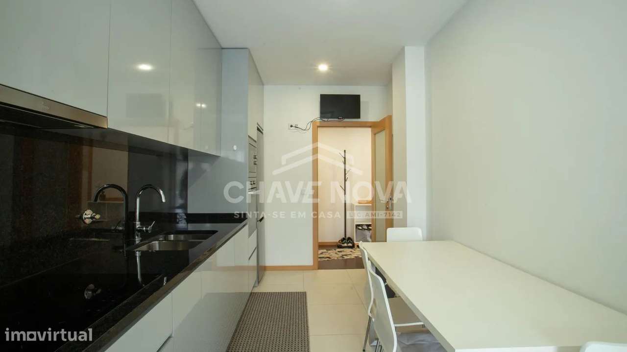 T2 | Suite | Lugar de Garagem | Arrumos | Varandim-10