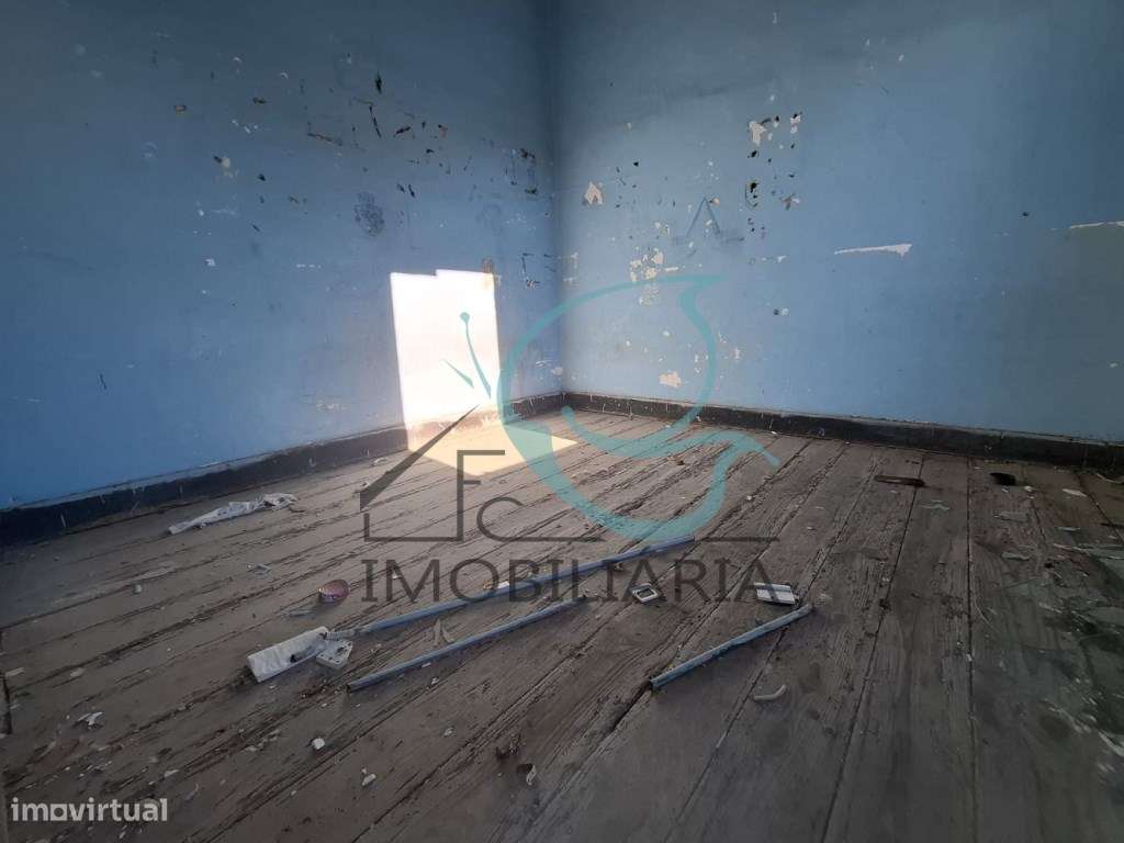 Prédio de 2 pisosem remodelação total no Barreiro - Grande imagem: 5/35