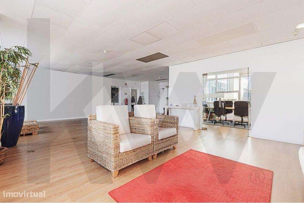 NAVE / ESCRITÓRIO DE AMPLOS E LUMINOSOS 700M2 NA AV. INFANTE D. HENRIQ - Grande imagem: 5/34