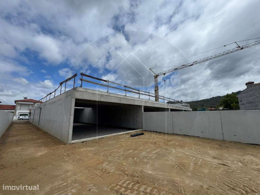 Moradia T3 Térrea de Arquitetura Contemporânea com Jardim Privativo...-21