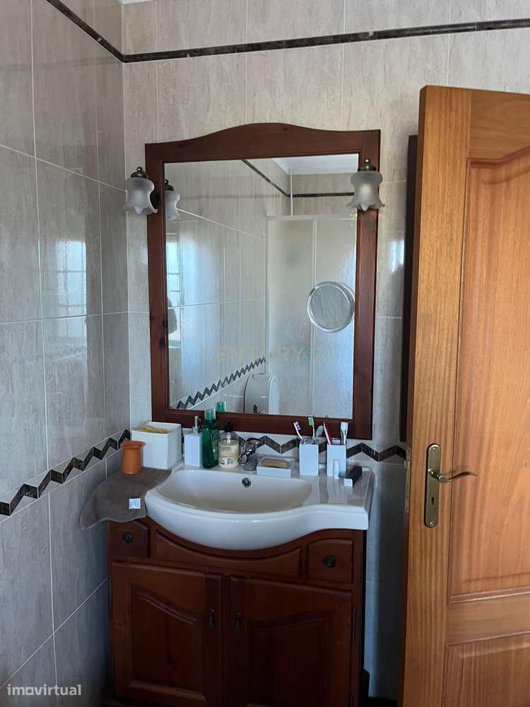 Moradia T4 em condomínio fechado com piscina, vista mar e walking dist-37