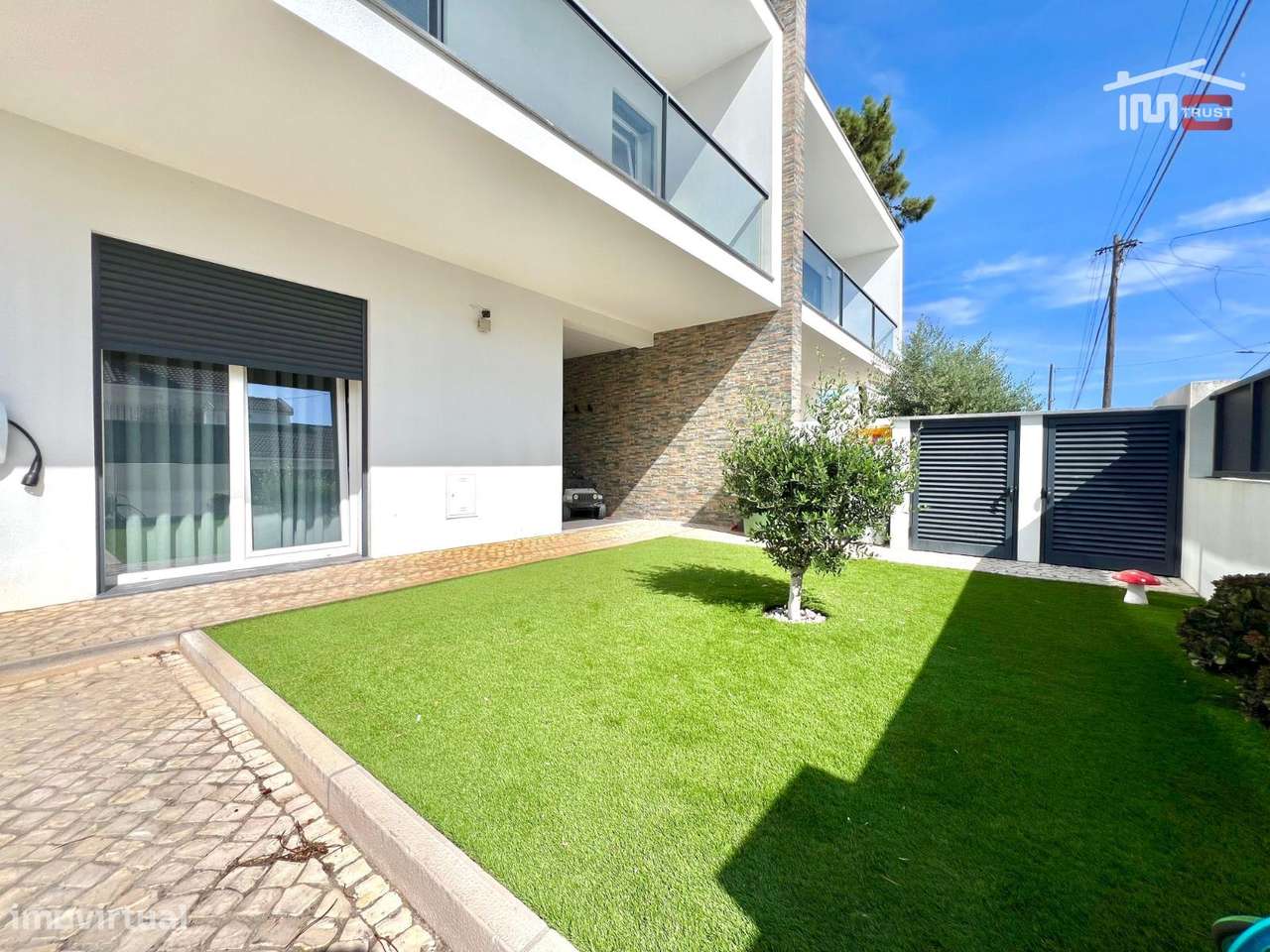 Luxuosa Moradia T4 em Fernão Ferro, Coz. Equipada e piscina de agua... - Grande imagem: 4/40