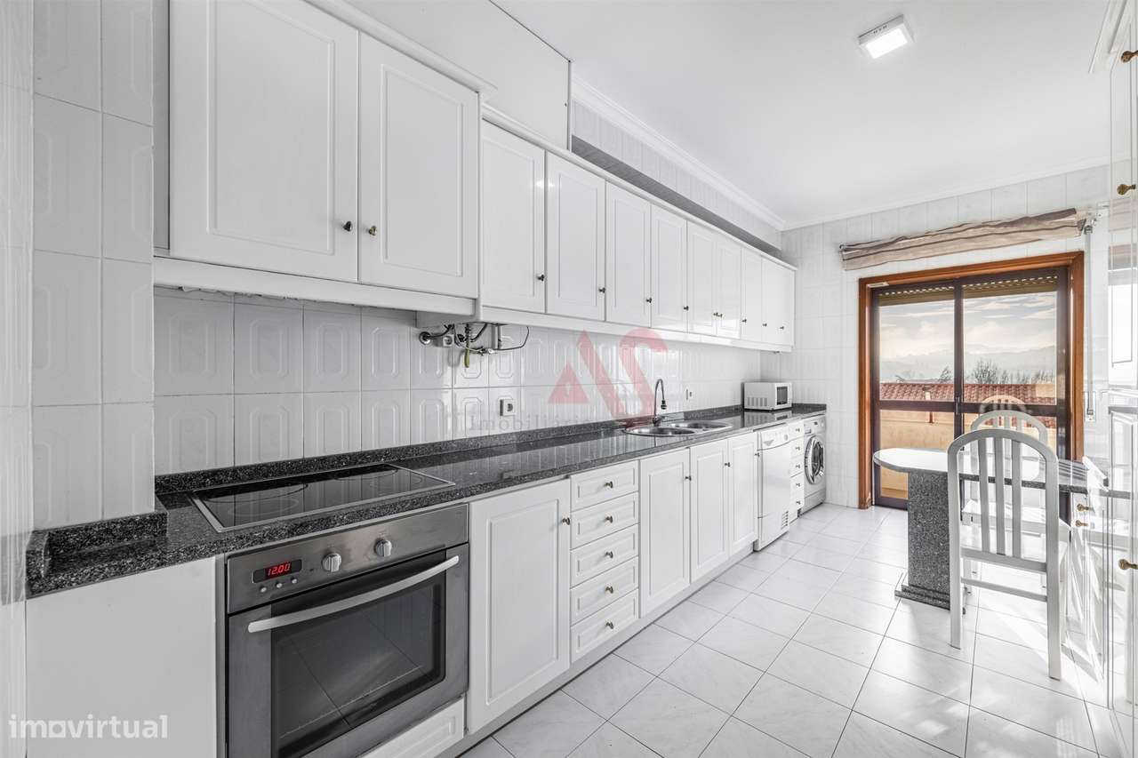 Apartamento T2 em Guimarães com Garagem,  Varanda, Cozinha equipada, A - Grande imagem: 5/22