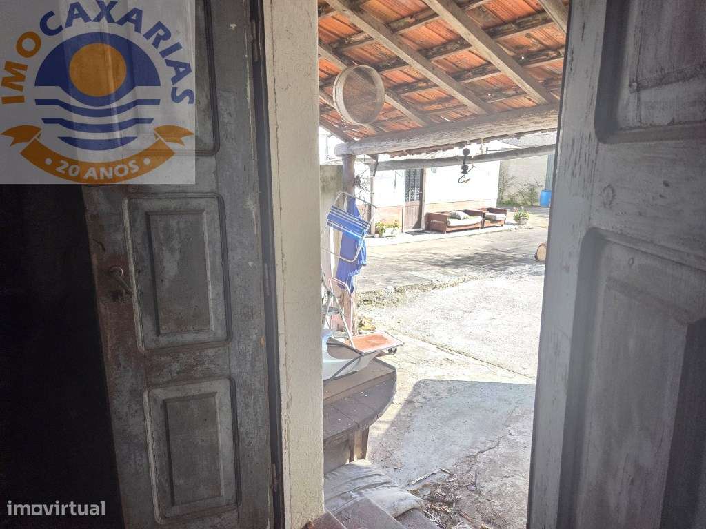 Moradia Rústica com Pátio e Anexos para Recuperar - Urqueira, Ourém-18