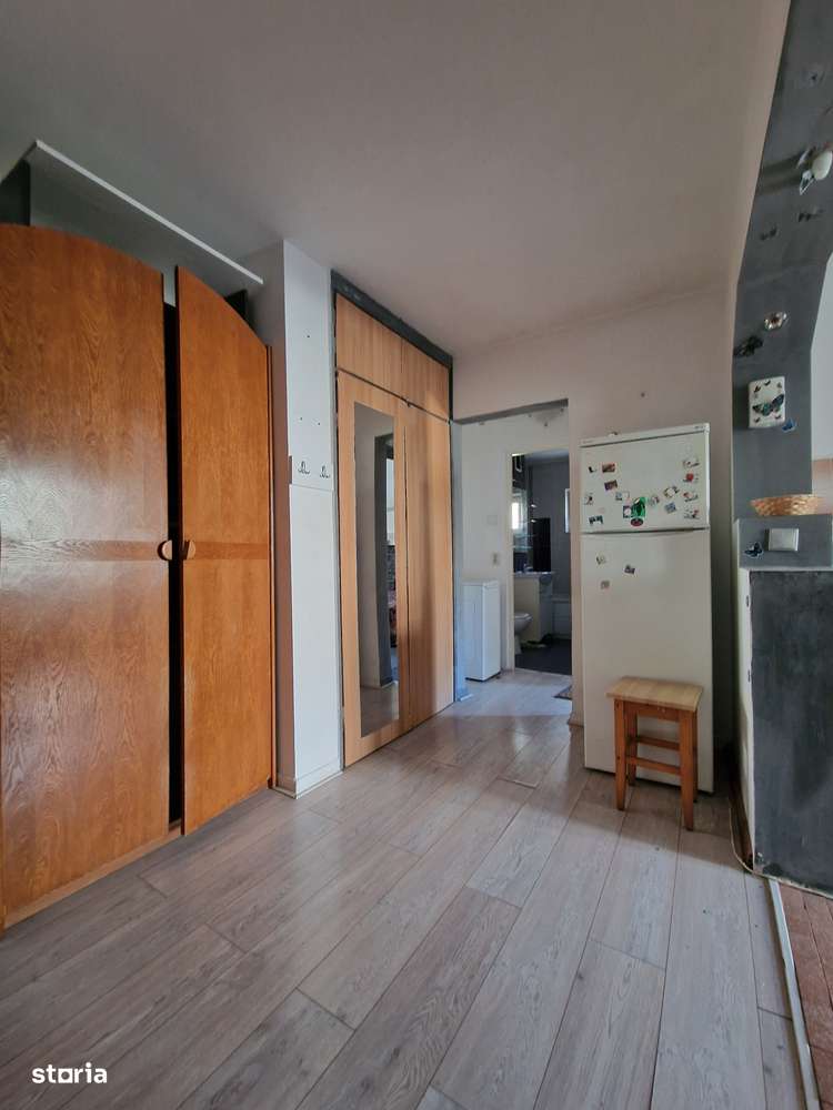 Navodari (Sud Str Rândunelelor)- 2 camere decomandate etaj 3/4, liber-4