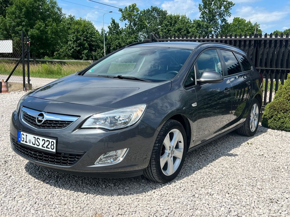 Opel Astra J 1.4 Turbo Color Edition 2011