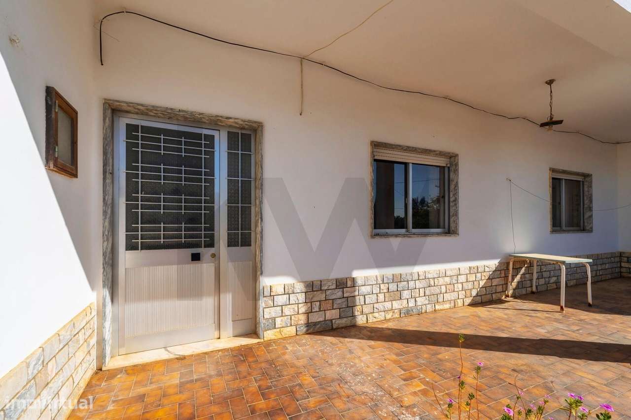 Moradia T4 com Terreno de 8480m2 em Bela Salema-5