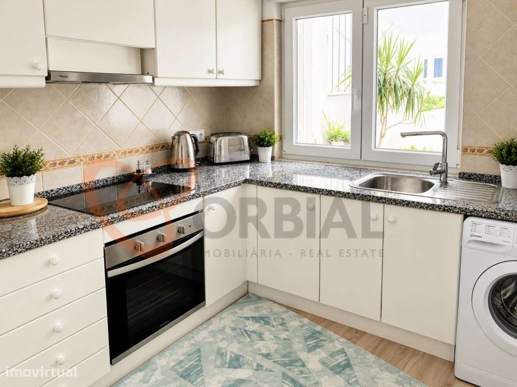 Fantástica Moradia Geminada Renovada, com Licença AL, numa Zona Cen...-2