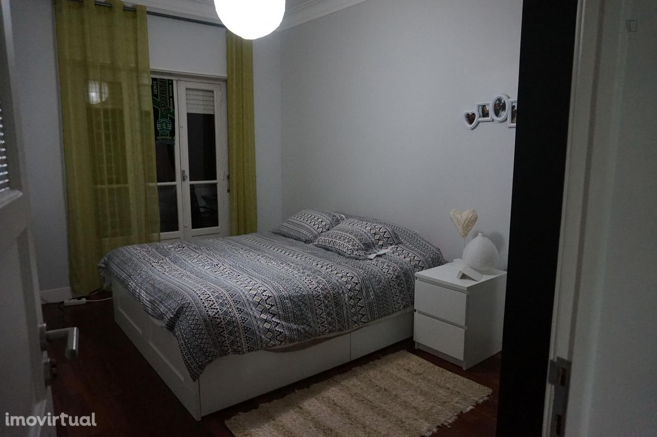 58528 - Quarto com cama de casal em apartamento com 4 quartos