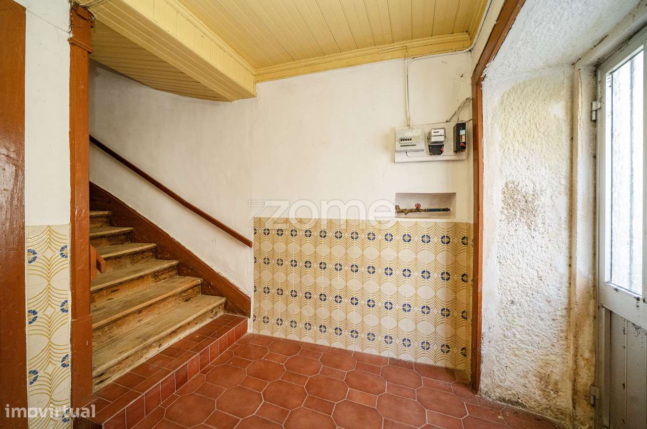 Moradia de 4 Pisos para restaurar ou transformar em apartamentos. - Grande imagem: 5/42