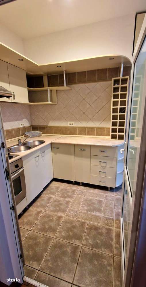 Vanzare apartament trei camere transformate in doua vila Armeneasca-6