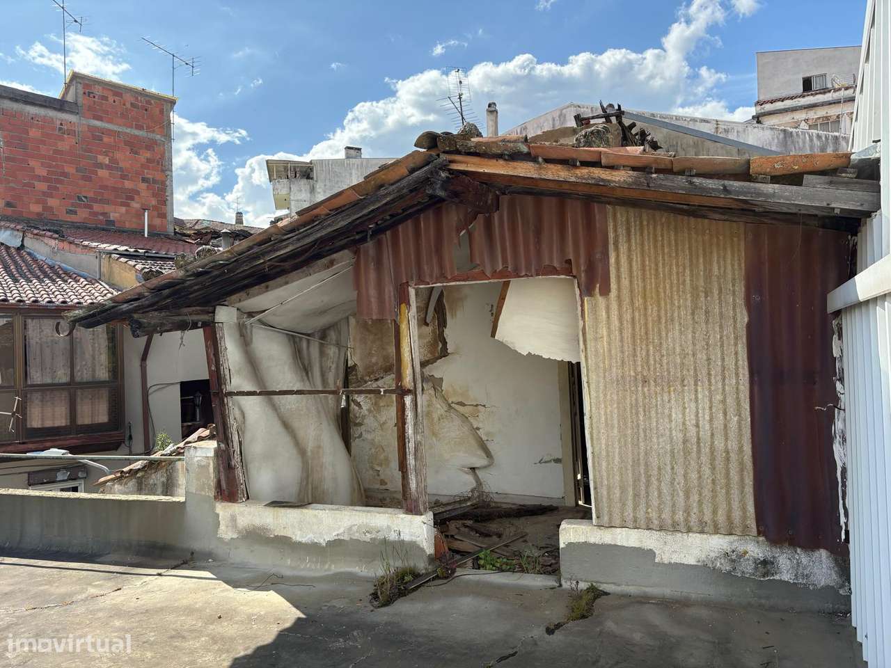 Apartamento T4 com 4 casas de banho e terraço-9