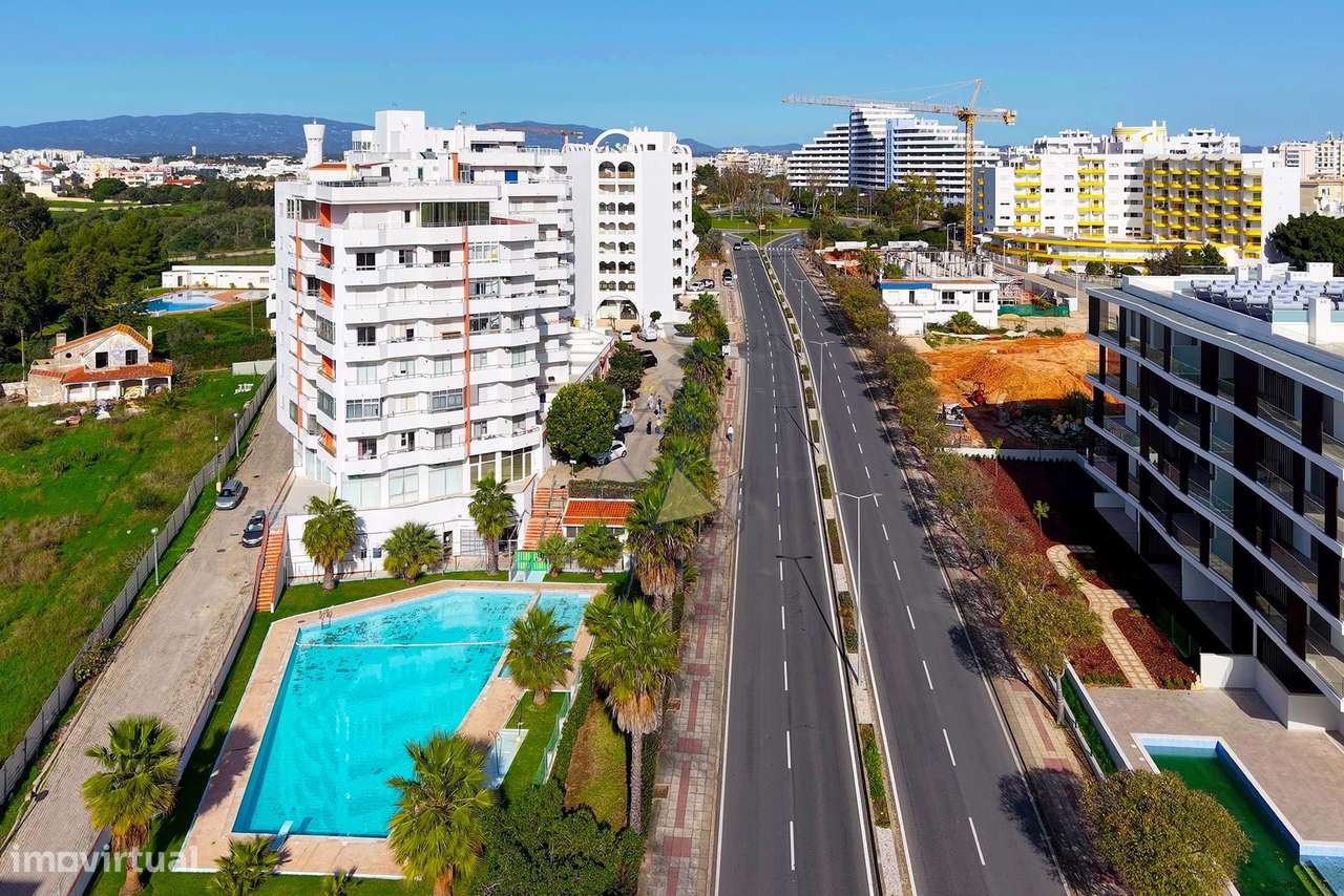 Apartamento de 2 Quartos com Vista Mar e Piscina  a 300m da Praia da R-1