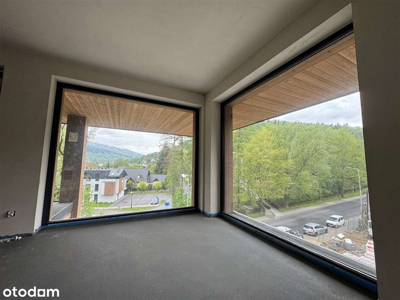 **Basen, strefa wellnes, widok na góry**-12