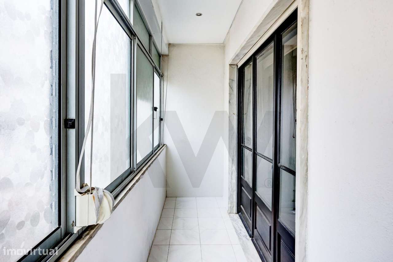 Apartamento T3 Monte da Caparica Rua General Humerto Delgado-42