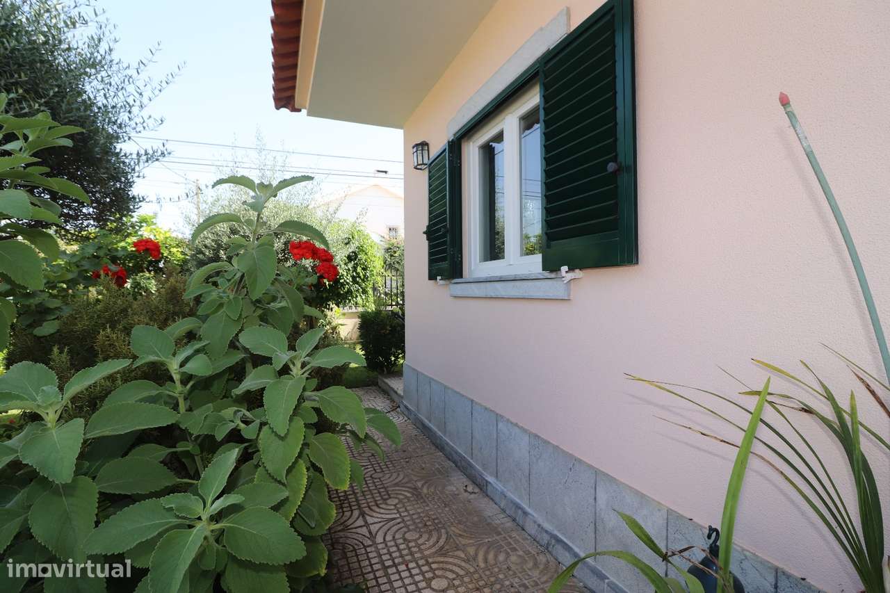 Moradia T4 com Piscina, Cave Ampla-14