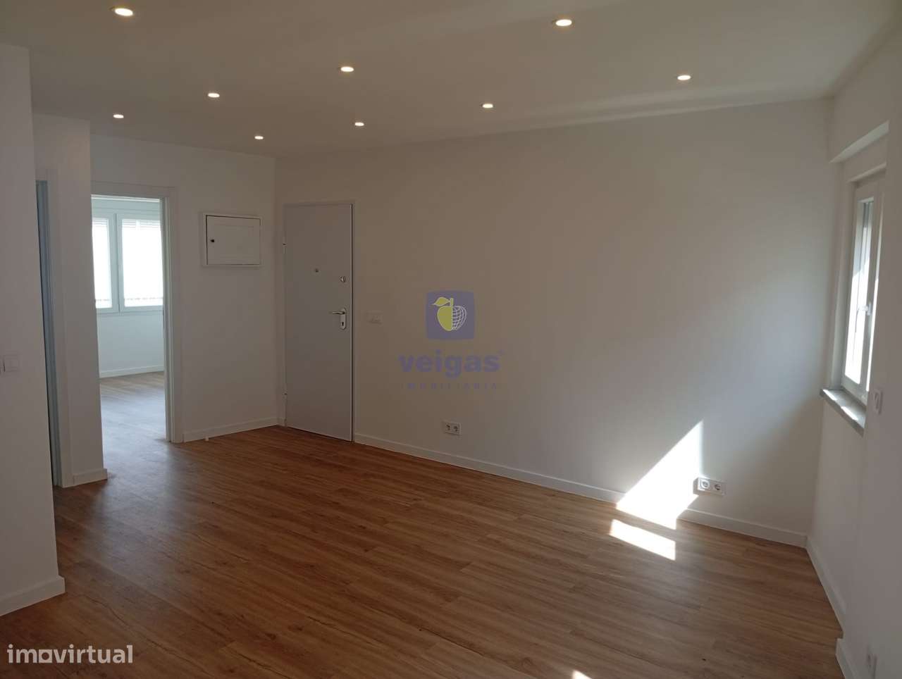 Apartamento T2 Renovado no Forte da Casa-6