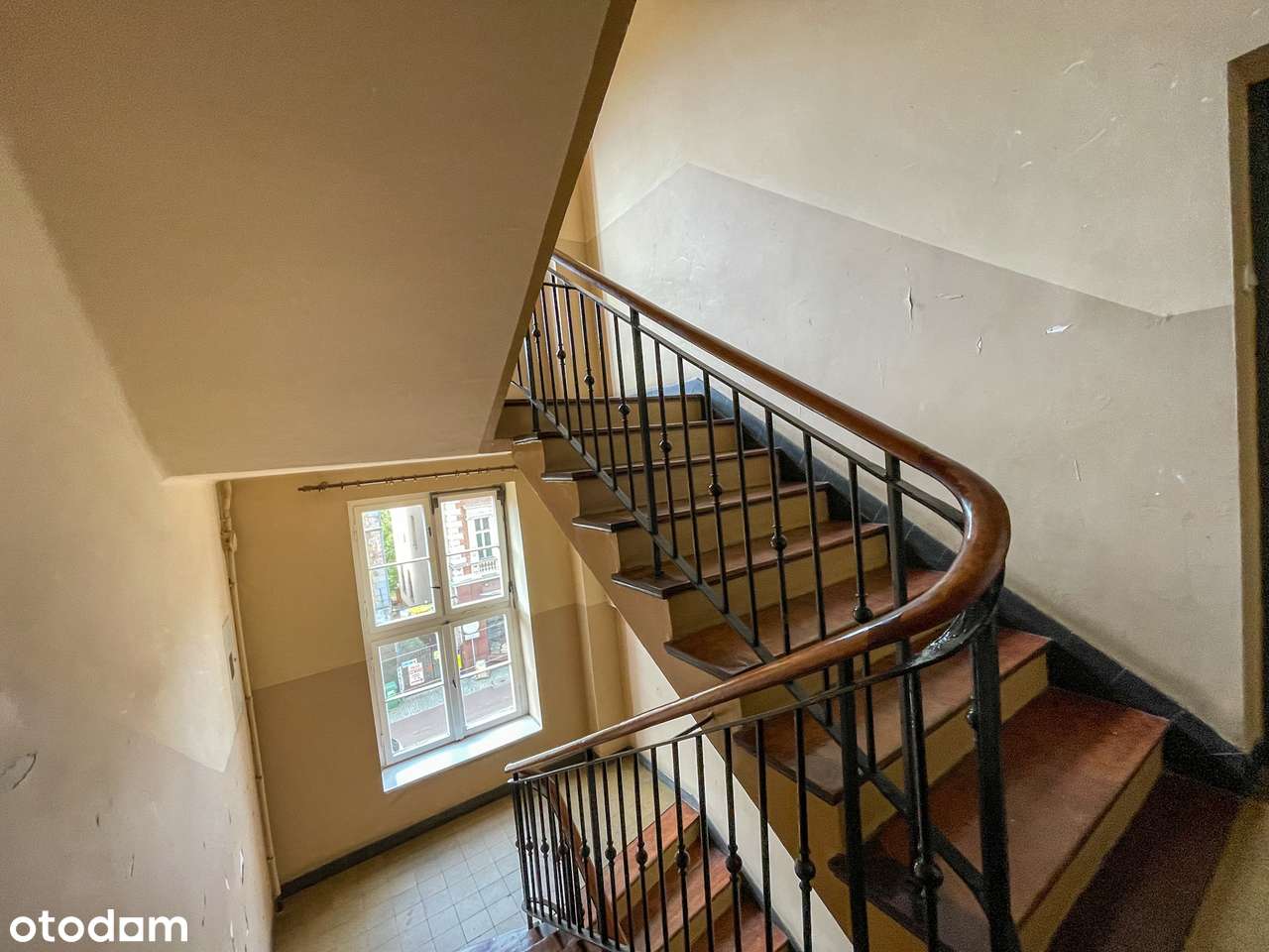 Przestronne wnętrze | 4 niezależne pokoje | podłogi i drzwi drewniane-13