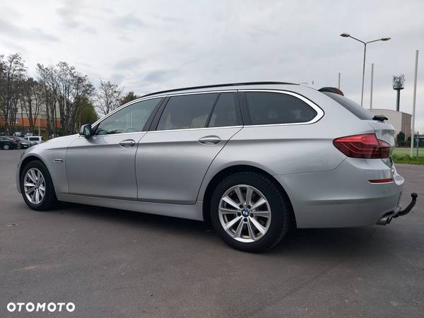 BMW Seria 5 525d Touring - 14