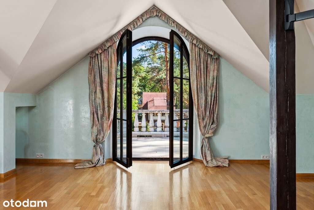 Dom/rezydencja/Dąbrowa Leśna-19