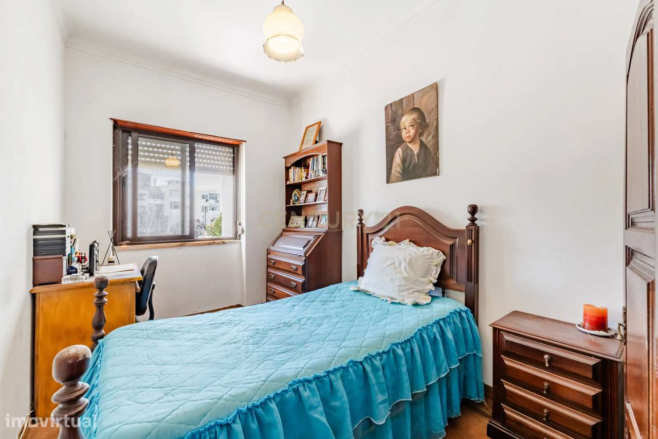 Apartamento T4 - Laranjeiro-8