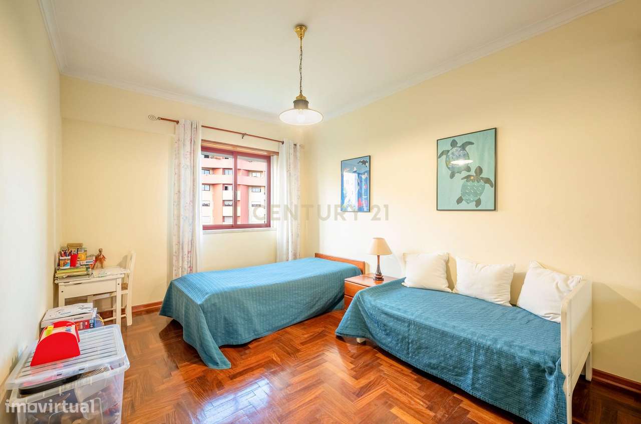 Apartamento T3, com Box de 85 m2 e Arrecadação em Odivelas-14