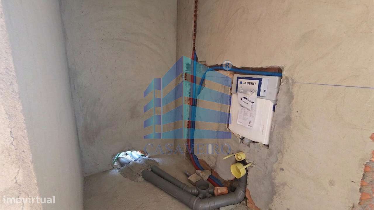 Moradia T3+1 Isolada com Piscina em Santa Joana-10
