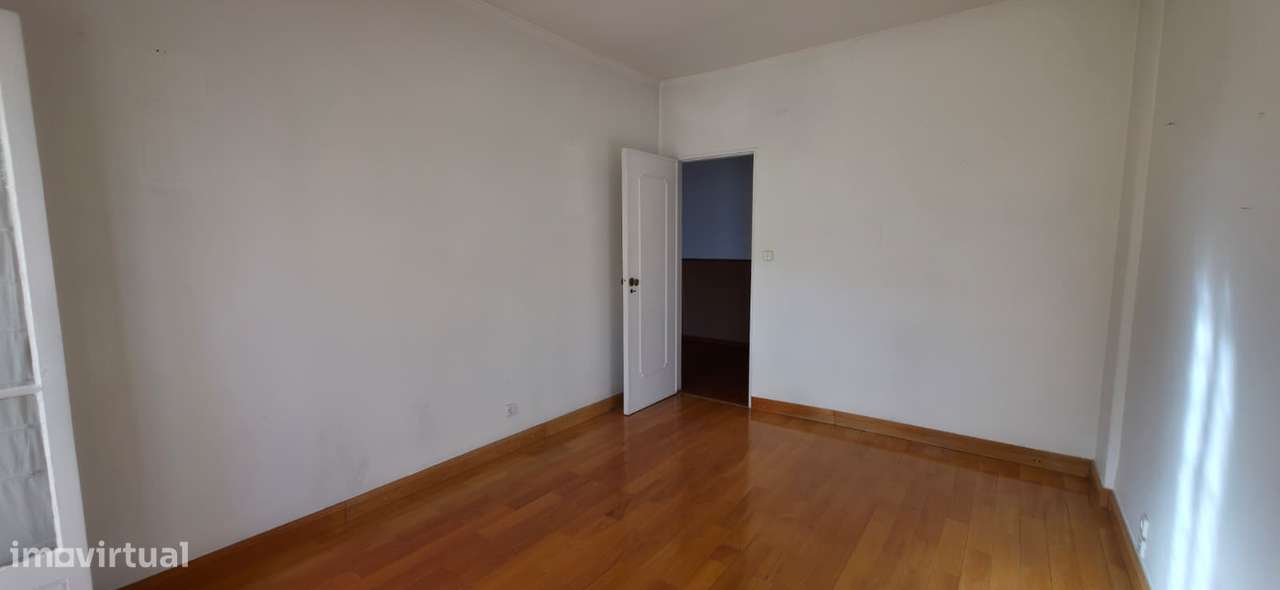 Apartamento T3, localizado na Venteira-6