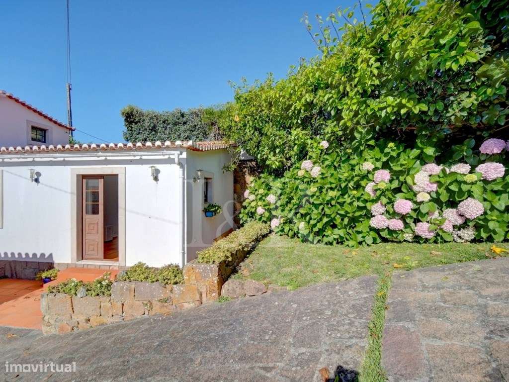 Moradia T2+3 com jardim e vista mar na Azóia, Sintra-52