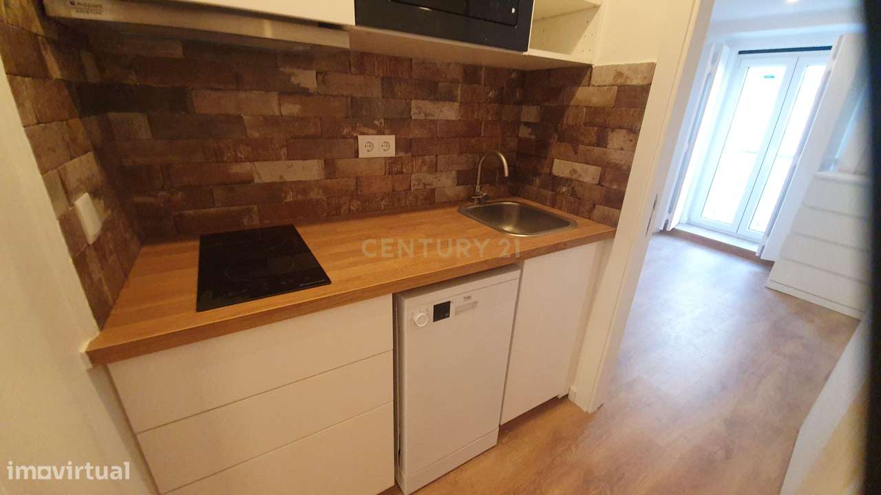 Prédio no Bairro Alto Remodelado com 3 Apartamentos e Loja, um Sonho p-5