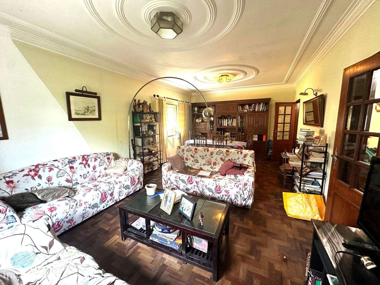 CAPARIDE-Moradia com 3 apartamentos independentes-7