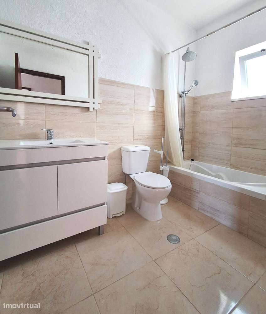 Moradia T3 Geminada com jardim e garagem em Gavião - V. N. Famalicão-9