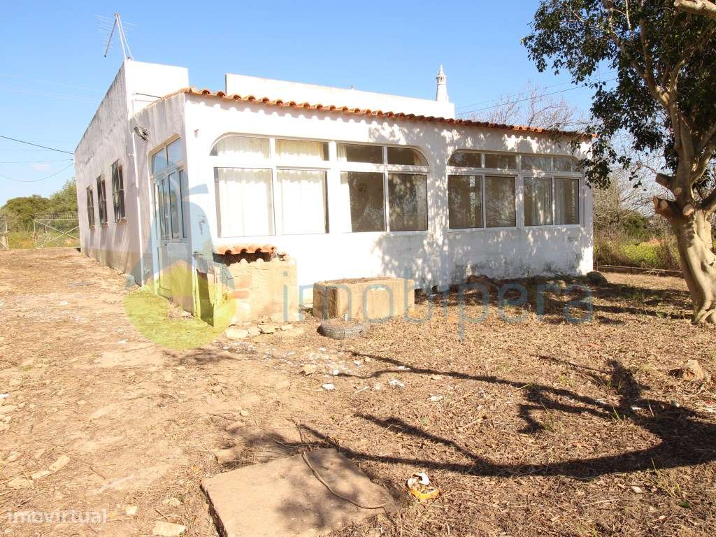 Moradia Isolada T4, térrea, de um só piso, com terreno de 3.540m2.-7