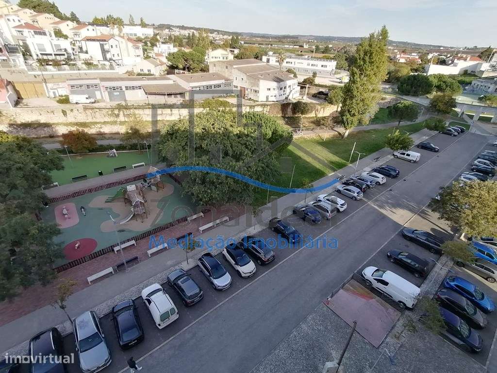 Apartamento T3 Duplex com parqueamento 2 carros - Alenquer-35