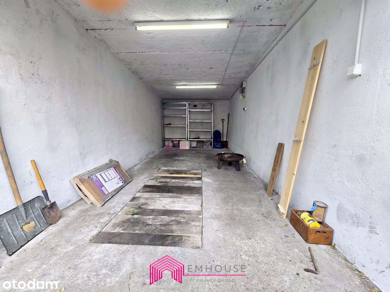 Garaż w doskonałej lokalizacji-0