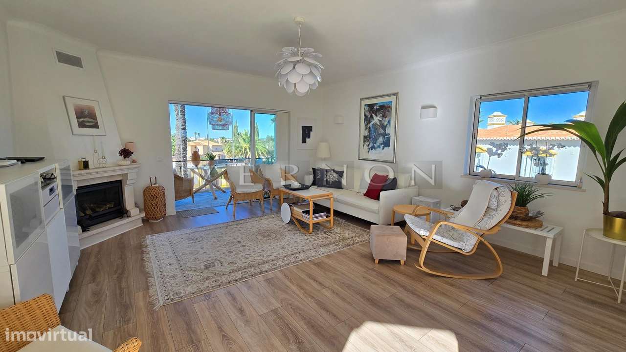 Apartamento de 2 quartos para venda no resort Gramacho Golf apenas a 1-7