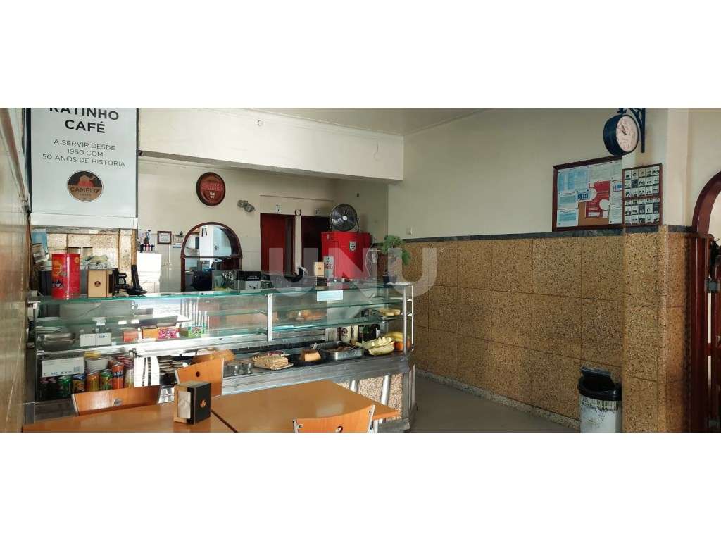 Café/Restaurante com História em Cavadas-15