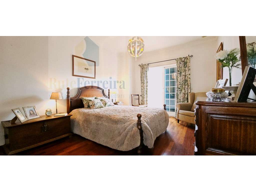 Moradia T5 com jardim privado e garagem !!-45