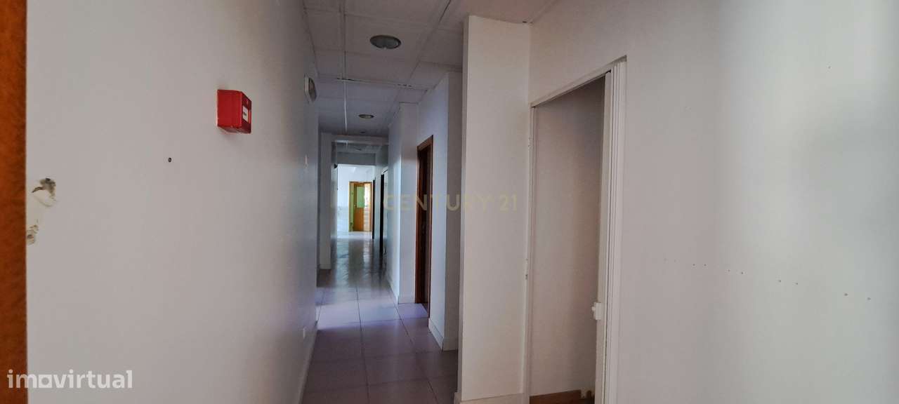 2 lojas situadas no centro da cidade de Viseu com cerca de 400m2, próx - Grande imagem: 4/14