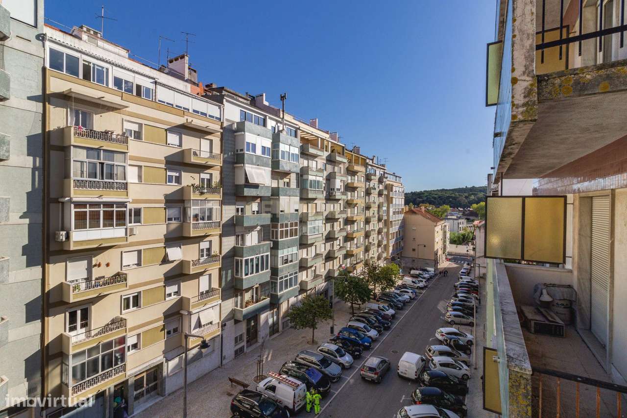 Fantástico T2 com ótimas varandas-8