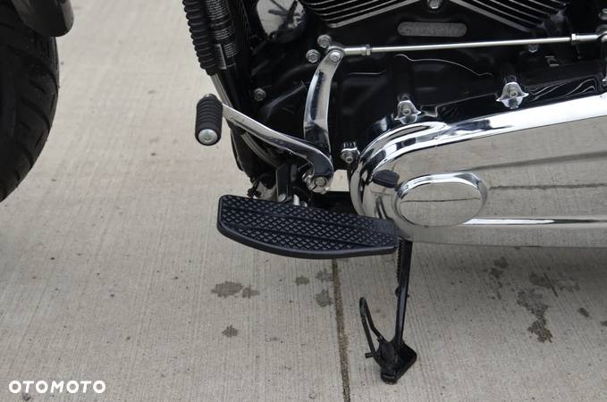 Harley-Davidson Softail Breakout - 11