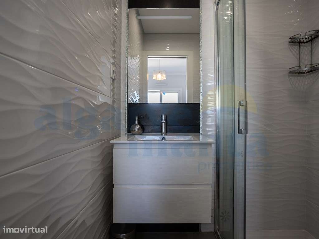EXCLUSIVO! Moradia T3 Moderna com Piscina Privada no coração de Vil...-47