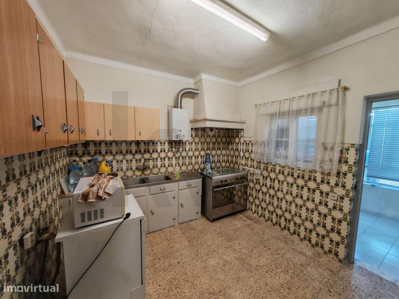 Moradia T3 no Tramagal, numa prestigiada localização da vila-16