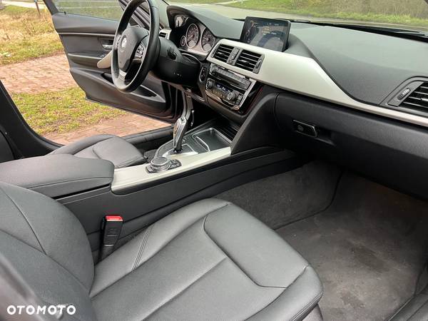 BMW Seria 3 320i Touring xDrive Luxury Line - 17