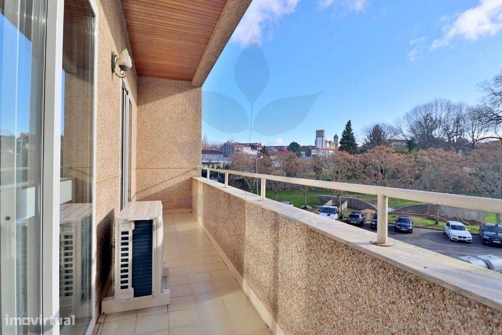 Venda apartamento T2 totalmente renovado em Maximinos-46