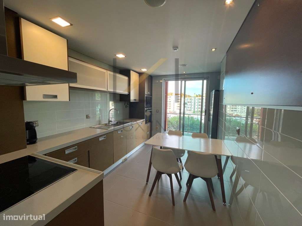 Apartamento T1, com varanda ampla e vista mar em Setúbal-10