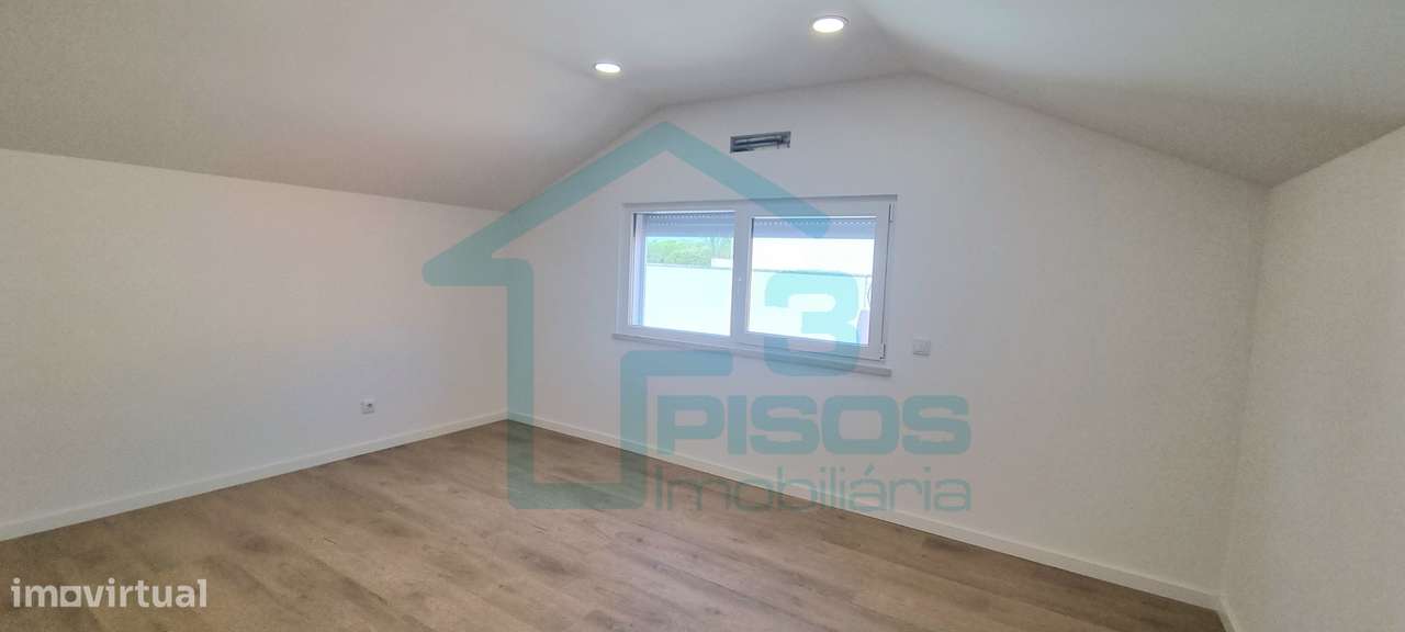 Moradia V4+1 com piscina - Costa da Caparica - Almada-23