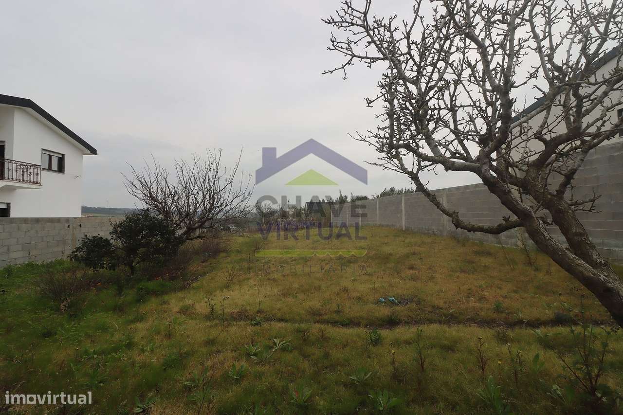 Moradia V3 com Terreno Urbano e Garagem - Seixal, Lourinhã-56