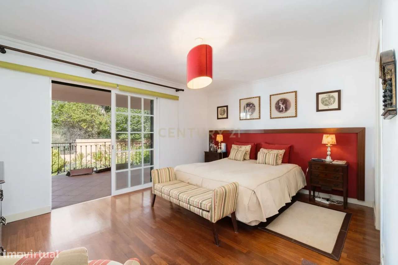 Moradia Isolada T6 com Garagem e Piscina Coberta na Quinta da Beloura-24