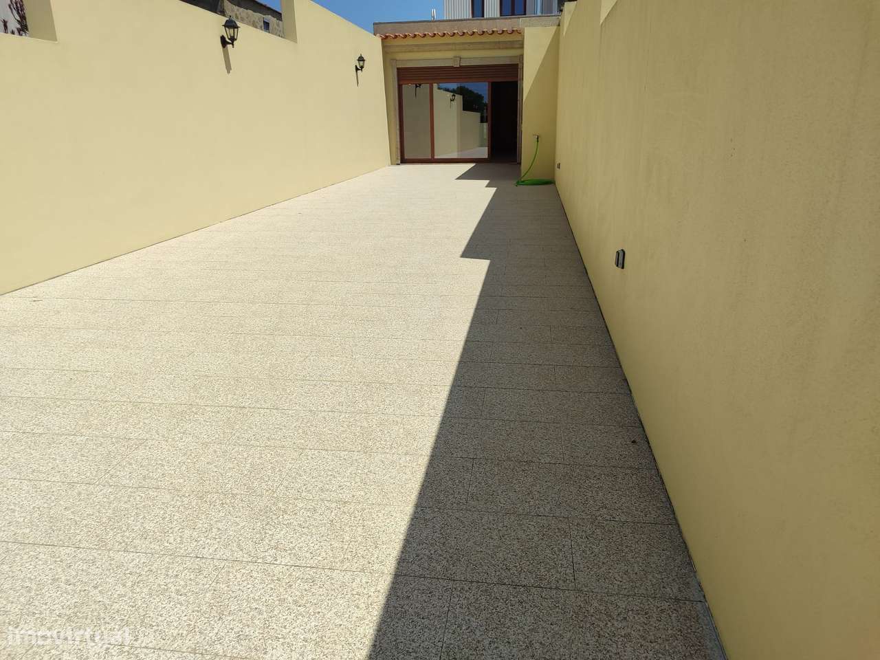 Excelente Moradia  2 frentes + Garagem + Terraço c/ Barbecue + Jardim-33